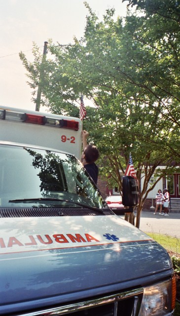 Edouard Guilloux adds a finishing touch to unit for parade
2009