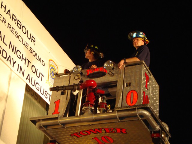 2009-07-27 - Hanging the NNO banner - this is fun!