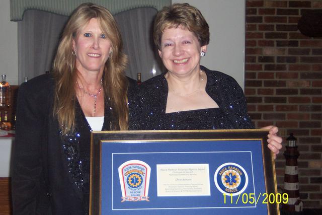 Rescue Chief Patricia Copeland presents Chris Schoon with Life time Achievement Award 20 years with AHVRS
Banquet 2009