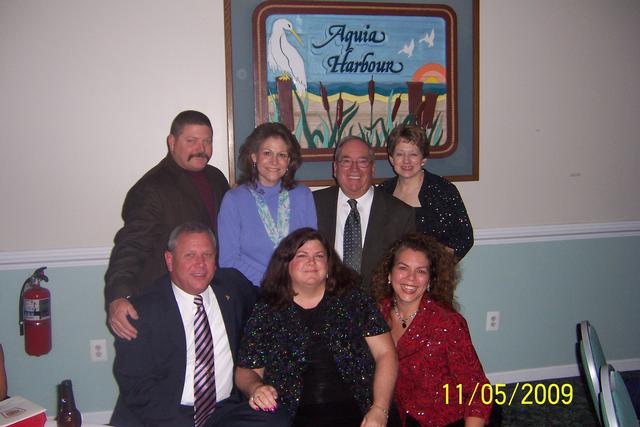 Terry and Mary Lee Chauncey, Jackie Robertson
back row Craig Robertson, Nancy and Howard Rose and Chris Schoon
Banquet November 2009