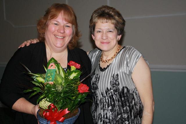 Flowers presented to Laurie Platt the Rescue Chief's wife by incoming President Chris Schoon
Banquet 2012