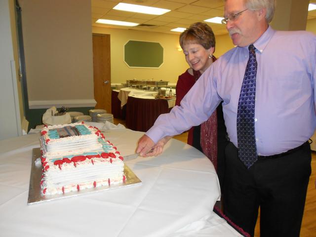 Chris and Lynn cutting the cake